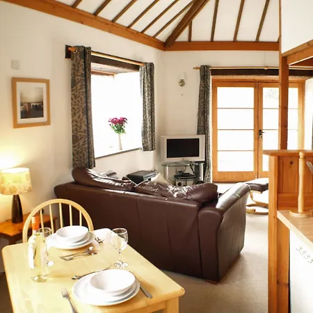 Threpney Byre, Character-filled Family In Cornwall With Privat Looe